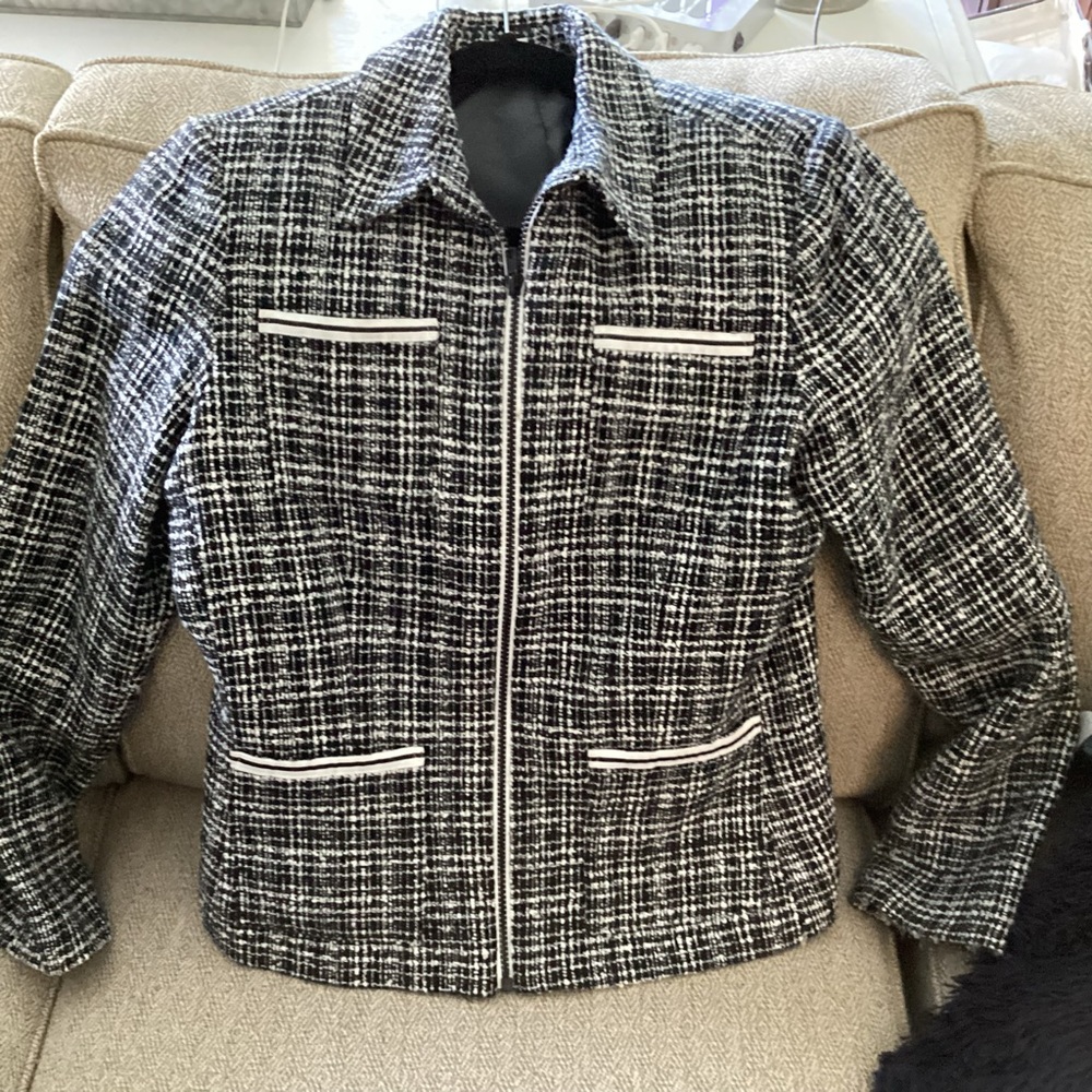 Cabi tweed black and white tweed collar zip jacket size 10